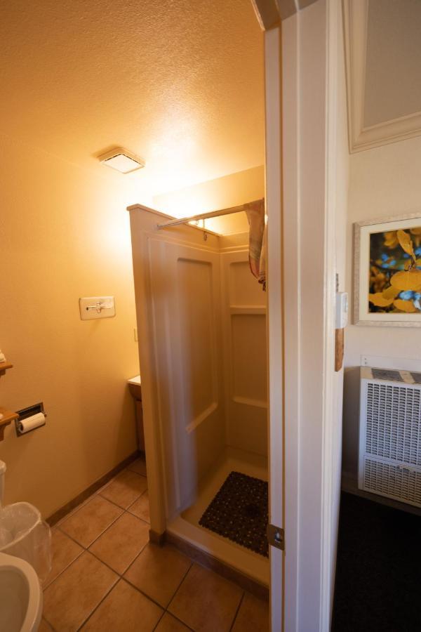 סאלידה Woodland Motel מראה חיצוני תמונה