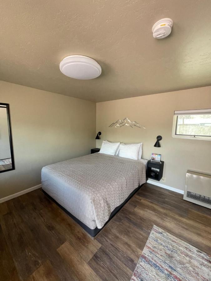 סאלידה Woodland Motel מראה חיצוני תמונה