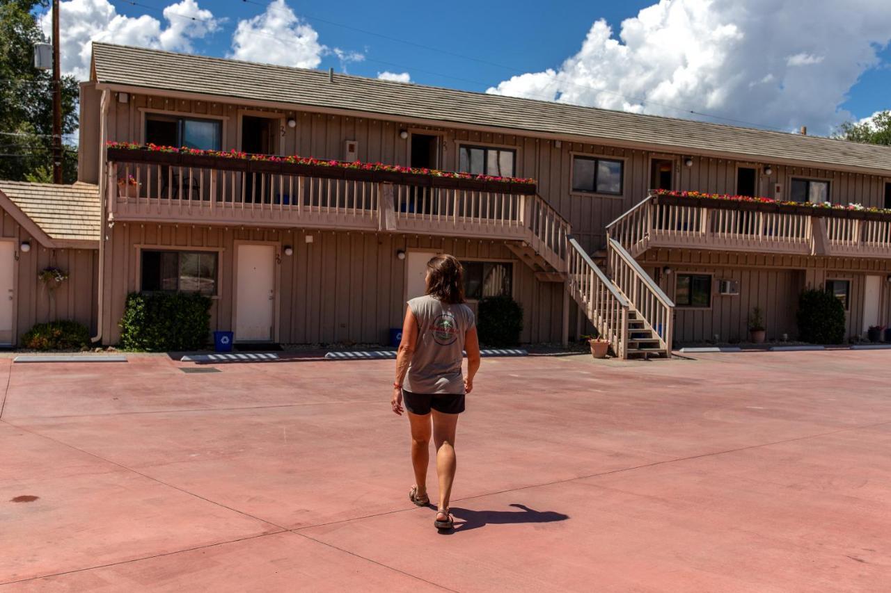 סאלידה Woodland Motel מראה חיצוני תמונה