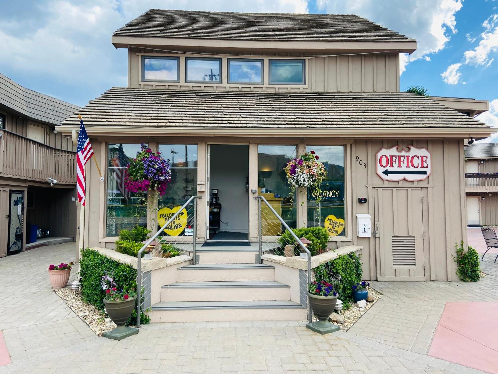 סאלידה Woodland Motel מראה חיצוני תמונה
