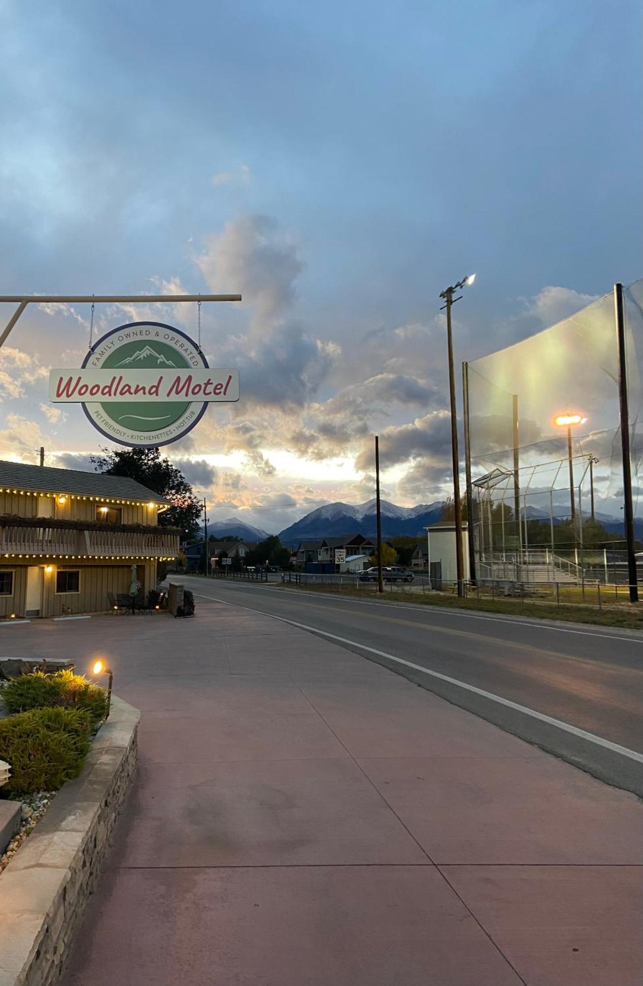 סאלידה Woodland Motel מראה חיצוני תמונה